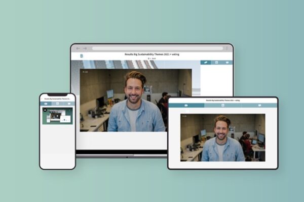 Follow the event from your computer, tablet or smartphone